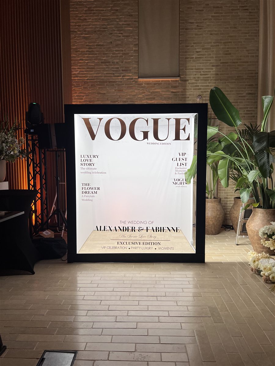 De Magazine Booth opgesteld op een trouwlocatie
