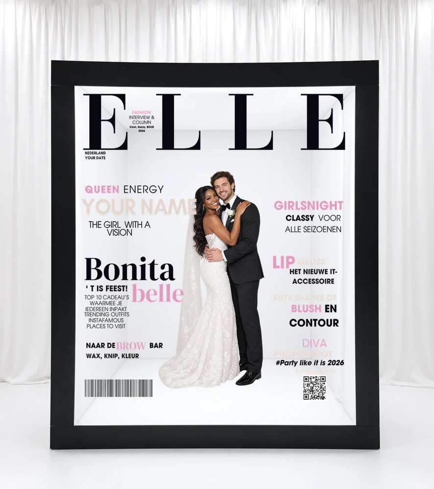 Een bruidspaar in de magazine booth op de cover van Elle